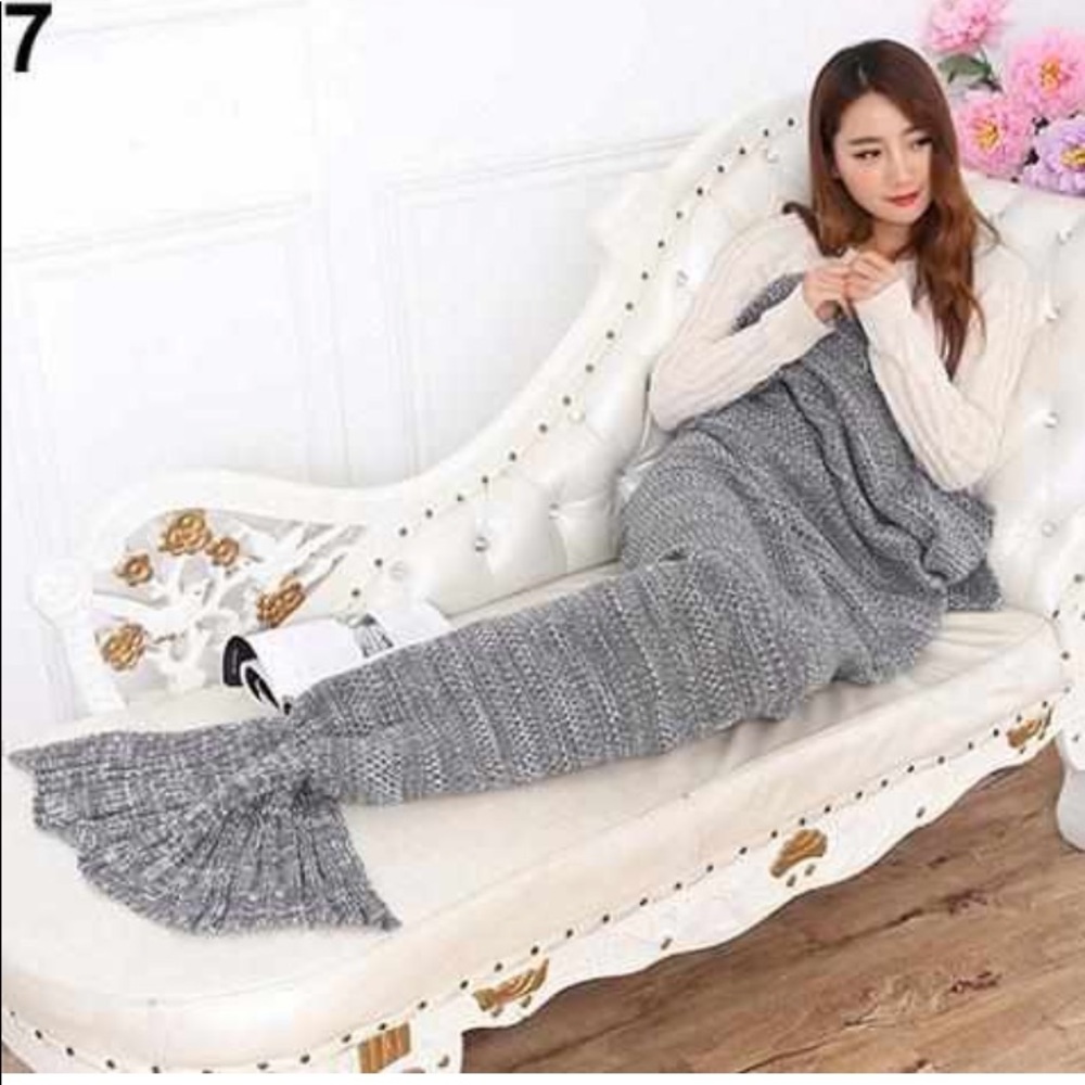 NWOT Mermaid Tail Knit Blanket, heather gray, adult size